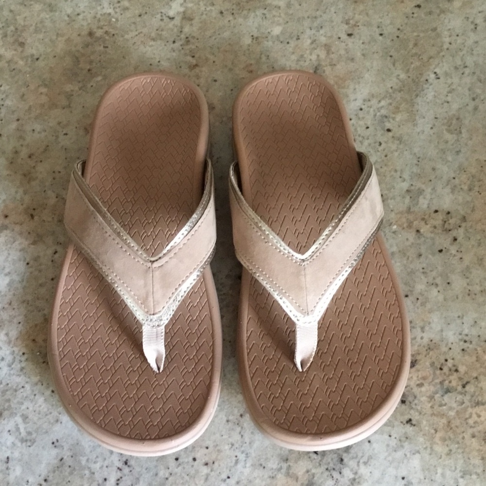 NEW Vionic Tava Suede Desert Sand Thong Sandals - Picture 2 of 12